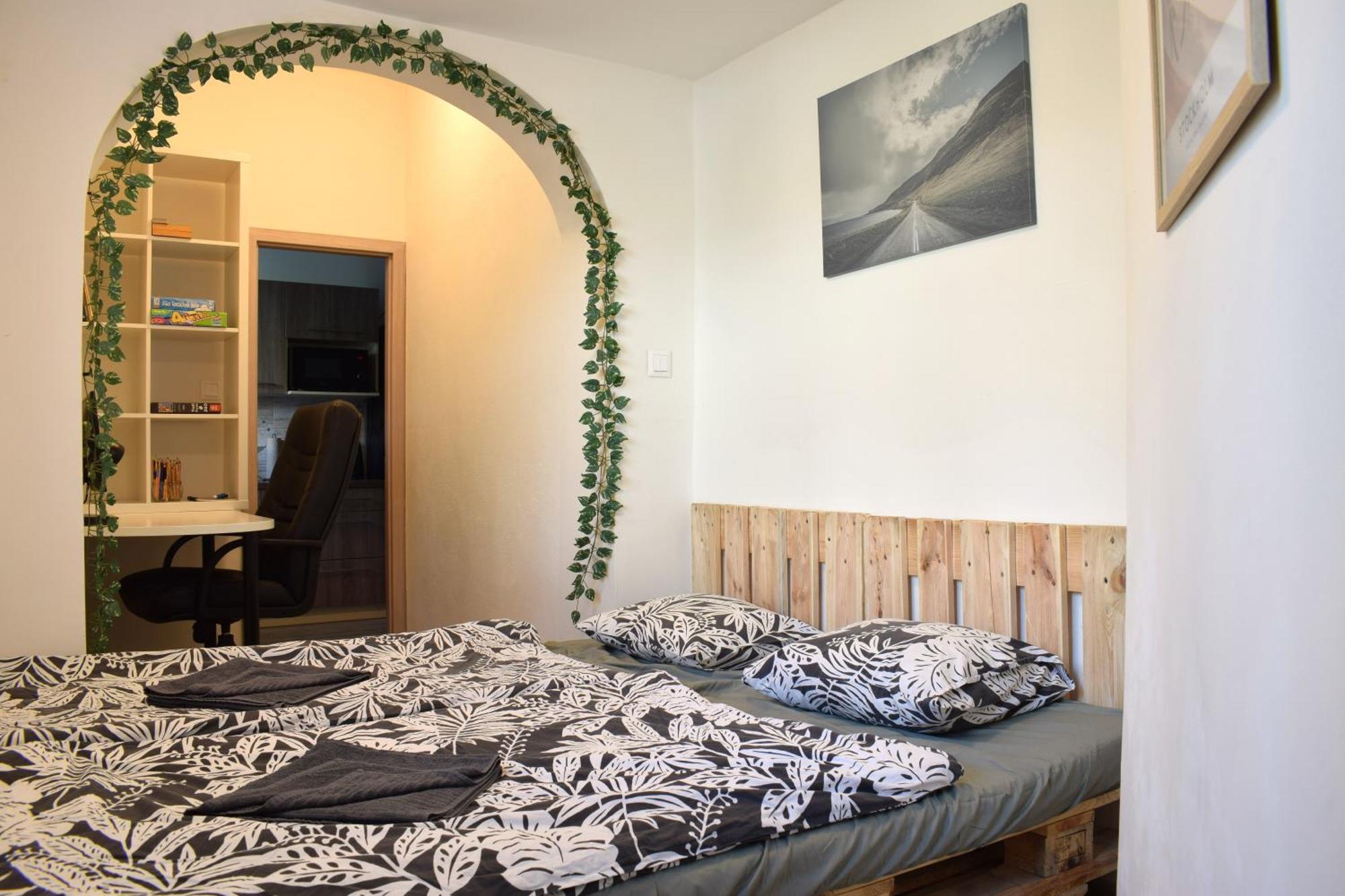 Apartament Charming Flat, Steps From Castle - Historic Part Bratysława Zewnętrze zdjęcie